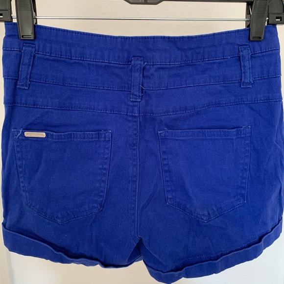 Shorts - Picture 2 of 4